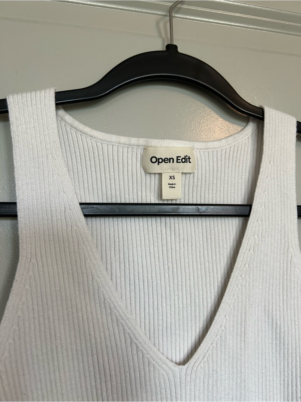 Open Edit White Ribbed V-Neck Tank - Picture 2 of 4